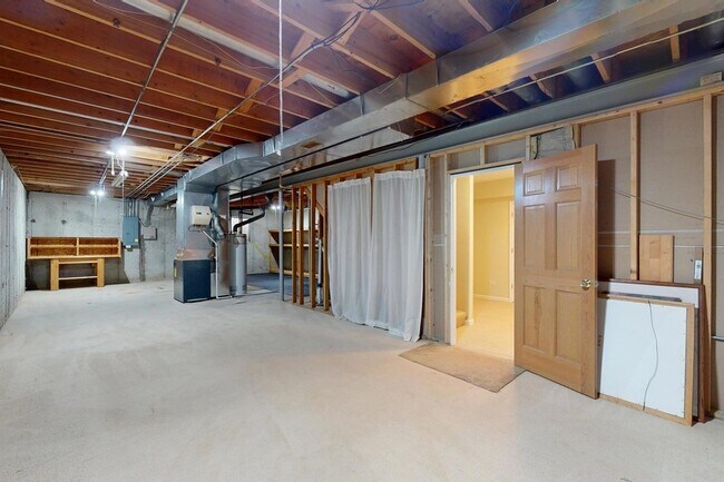 Building Photo - 1657 Fairport Dr