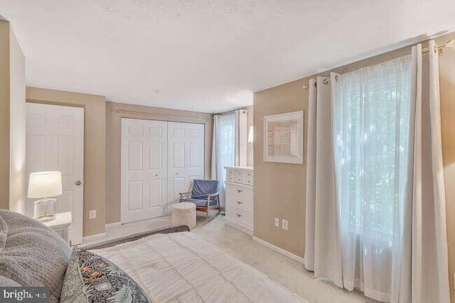 Building Photo - 1226 Quaker Ridge Dr