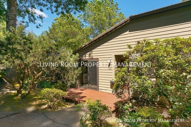 Building Photo - Mid-Centruy Single Level Townhouse - New U...