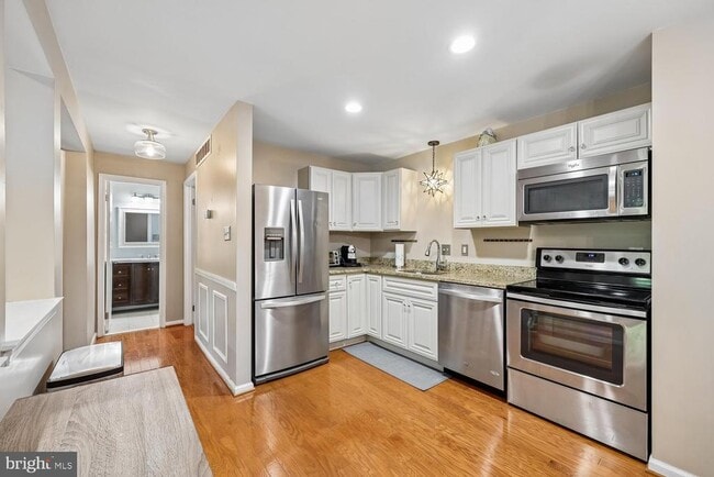 Building Photo - 5702 Brewer House Cir