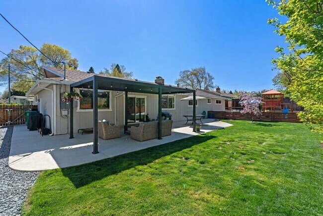 Building Photo - 975 Joshua Dr