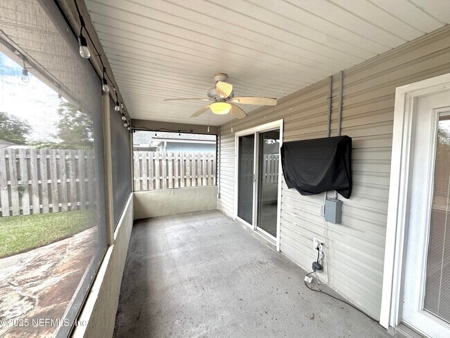 Building Photo - 12850 Chets Creek Dr N