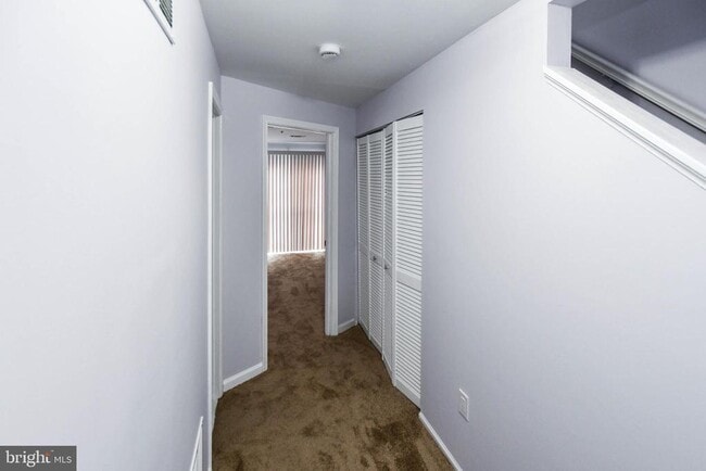 Building Photo - 915 Westlake Dr