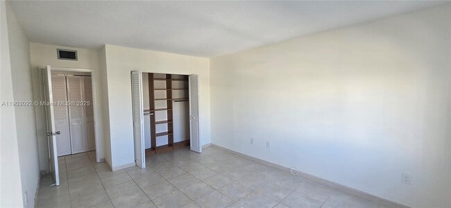 Building Photo - 400 Kings Point Dr