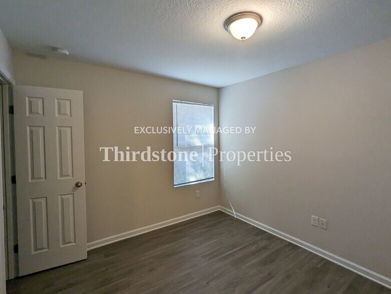 Building Photo - 938 Ardoon St