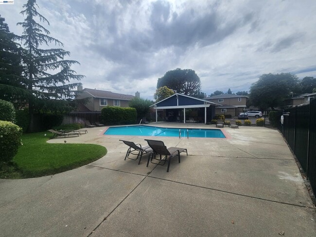 Building Photo - 7596 Silvertree Ln