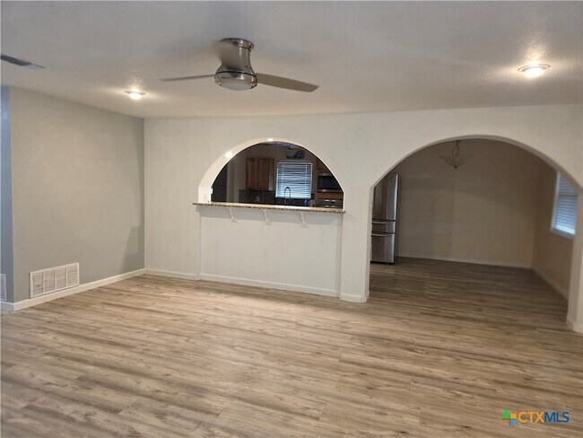 Building Photo - 3101 Westwood Dr