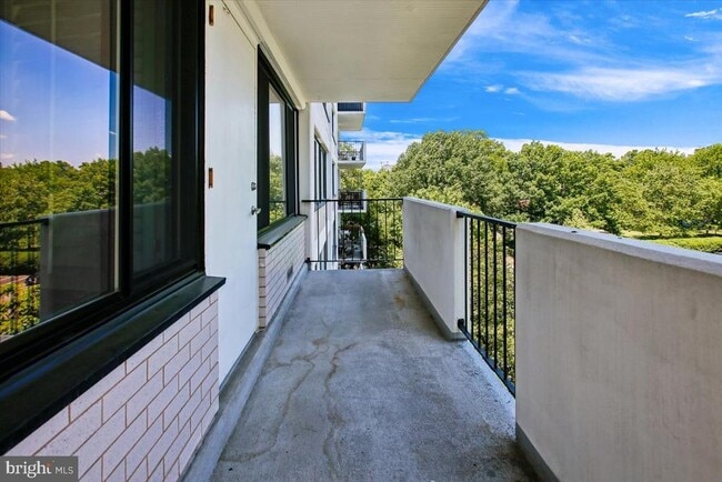 Building Photo - 4501 Arlington Blvd