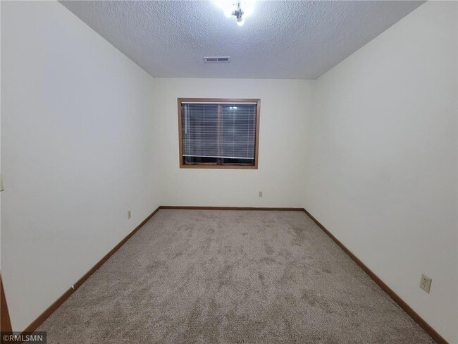 Building Photo - 855 Highview Dr