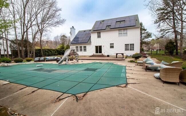 Building Photo - 845 Woodbury Dr