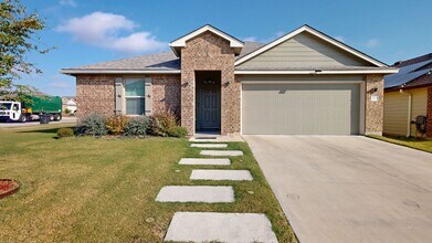 Building Photo - Stunning 4 bedroom home in pristine condition!!!