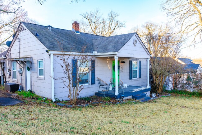 Building Photo - NOW AVAILABLE!!  Remodeled Home in East Na...