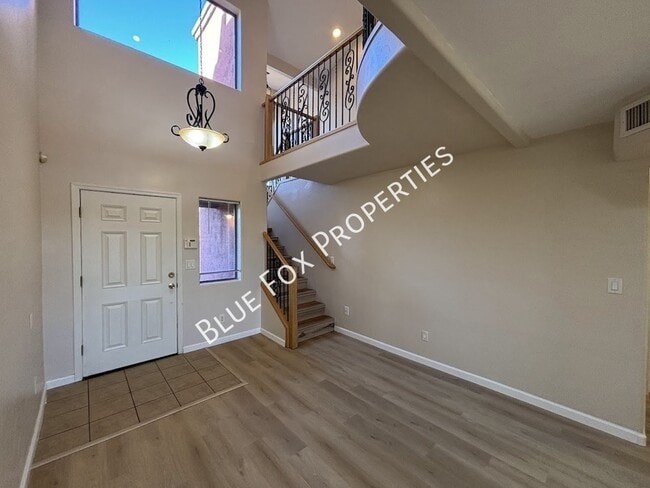 Building Photo - 322 N Hasman Dr