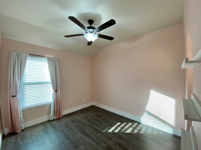 Building Photo - 8615 Sweet Pasture Dr