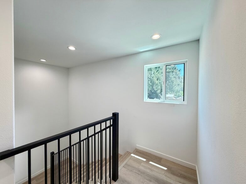 Hall/Stairs - 14818 Astoria St
