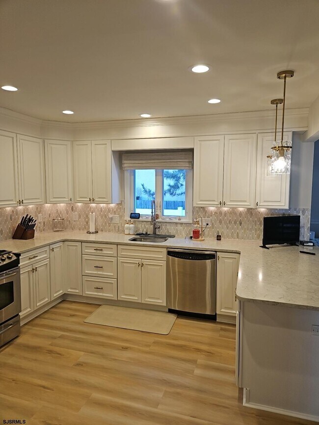 Building Photo - 107 S Dover Ave