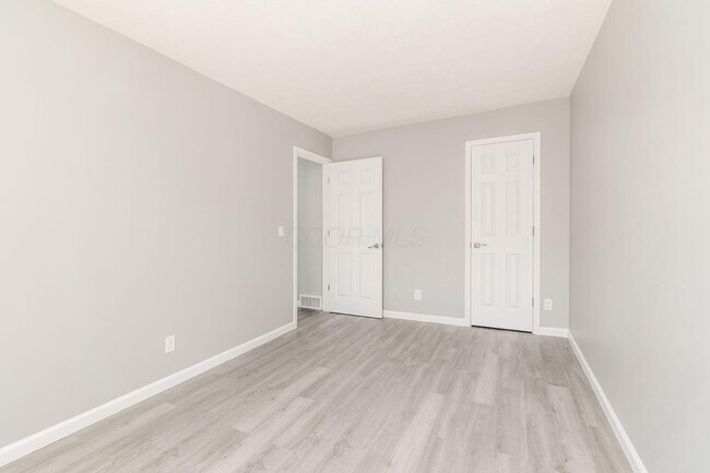 Building Photo - 1865 Willoway Cir N