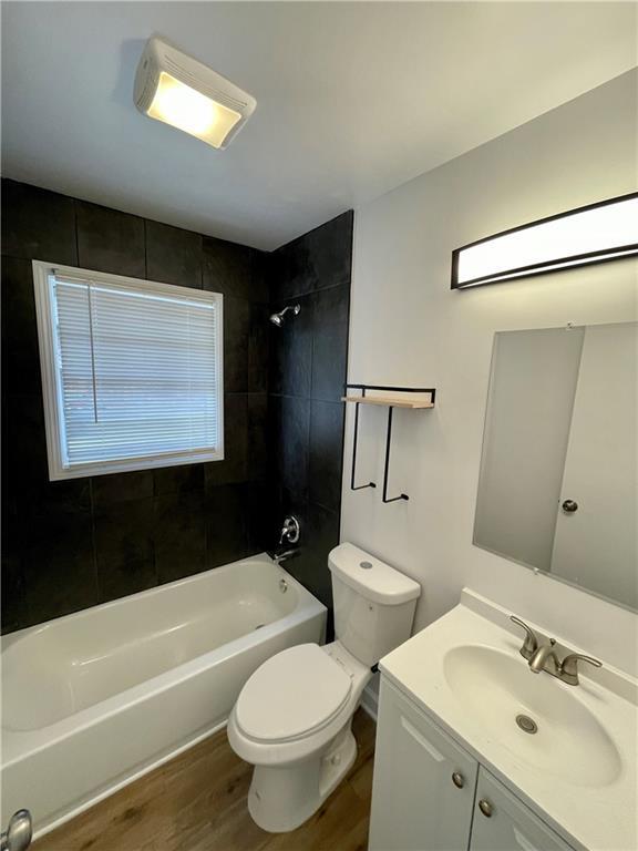 Building Photo - 2908 Skyland Dr NE