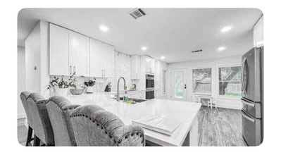 Building Photo - 902 Lodosa Dr