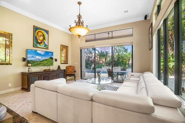 Building Photo - 3483 Collonade Dr