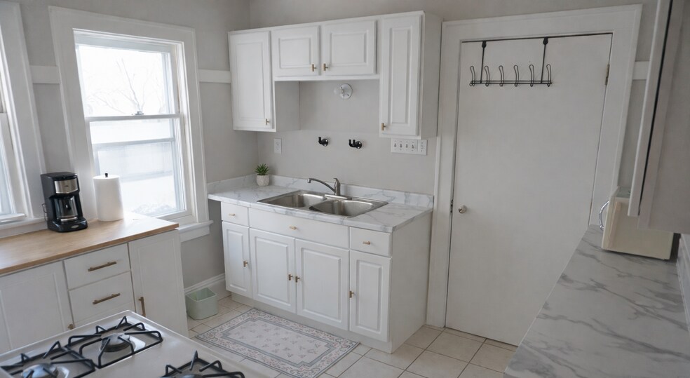 Building Photo - 3007 N Frederick Ave