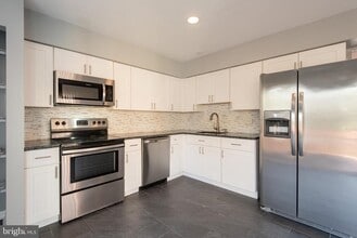 Building Photo - 1009 Dartmouth Glen Way