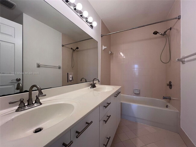 Building Photo - 725 NW 156th Ave