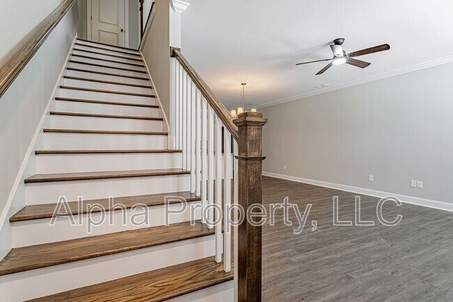 Building Photo - 105 Remount Way