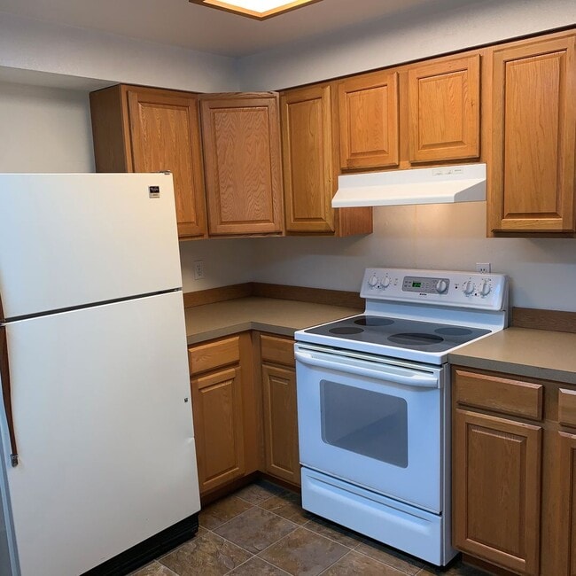 Building Photo - 919 S Garden Dr