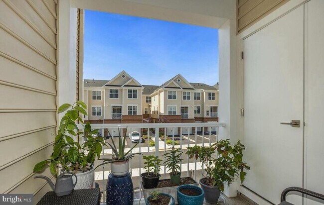 Building Photo - 23235 Milltown Knoll Square