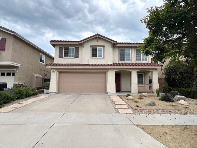 Building Photo - Tustin 3 bed 2.5 bath + office and bonus room