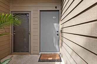 Building Photo - 10047 Westpark Dr