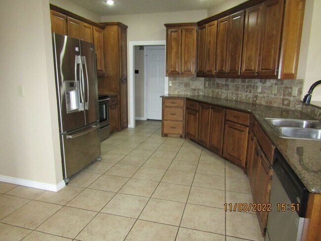 Building Photo - PETS NEGOTIABLE  !!!