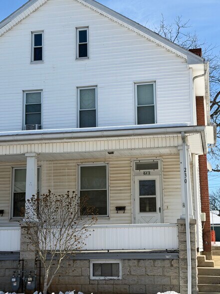 Building Photo - 230 Adelia St