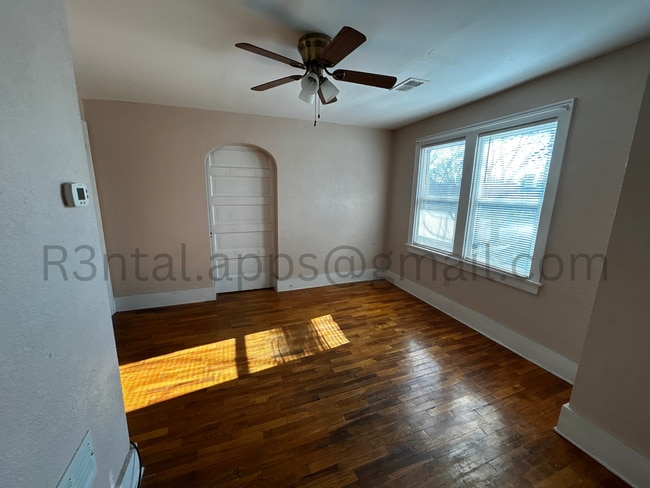 Building Photo - 622.5 S Locust St