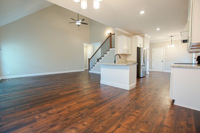Building Photo - Pet Friendly Four Bedroom with Bonus!