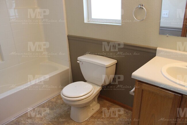 Building Photo - 303 Plowman Ct