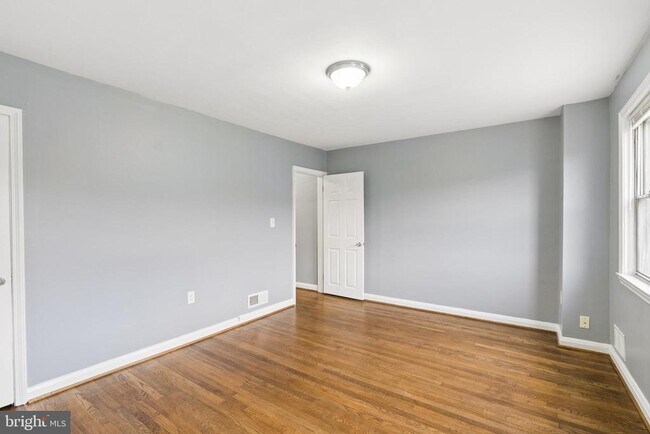Building Photo - 7136 Eastbrook Ave