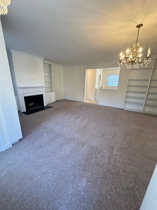 Building Photo - 503 Newport Ave