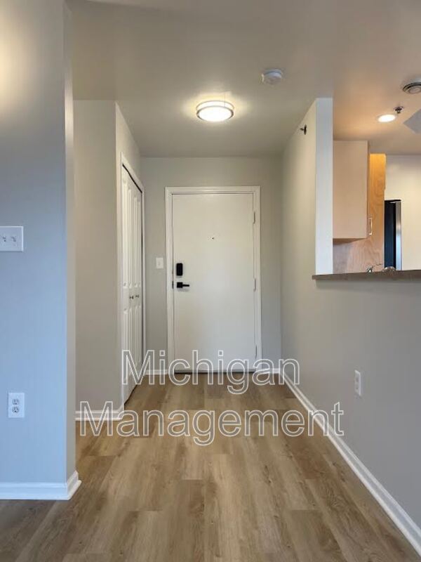 Building Photo - 2735 E Maple Rd