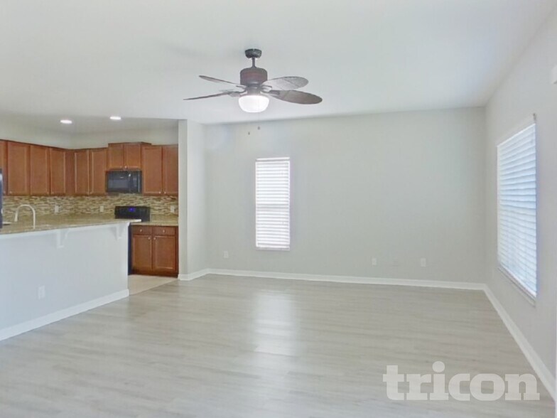 Building Photo - 4925 Rockvale Dr