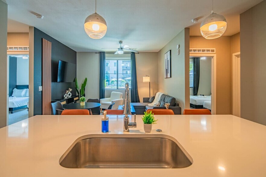 Building Photo - 777 E Stella Ln