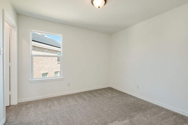 Building Photo - 118 Kyle Cove