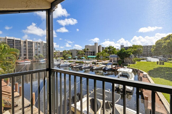 Building Photo - 4 Royal Palm Way