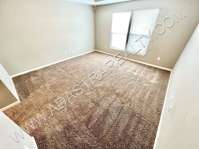 Building Photo - Beautiful Olathe Townhome-Available NOW!!!
