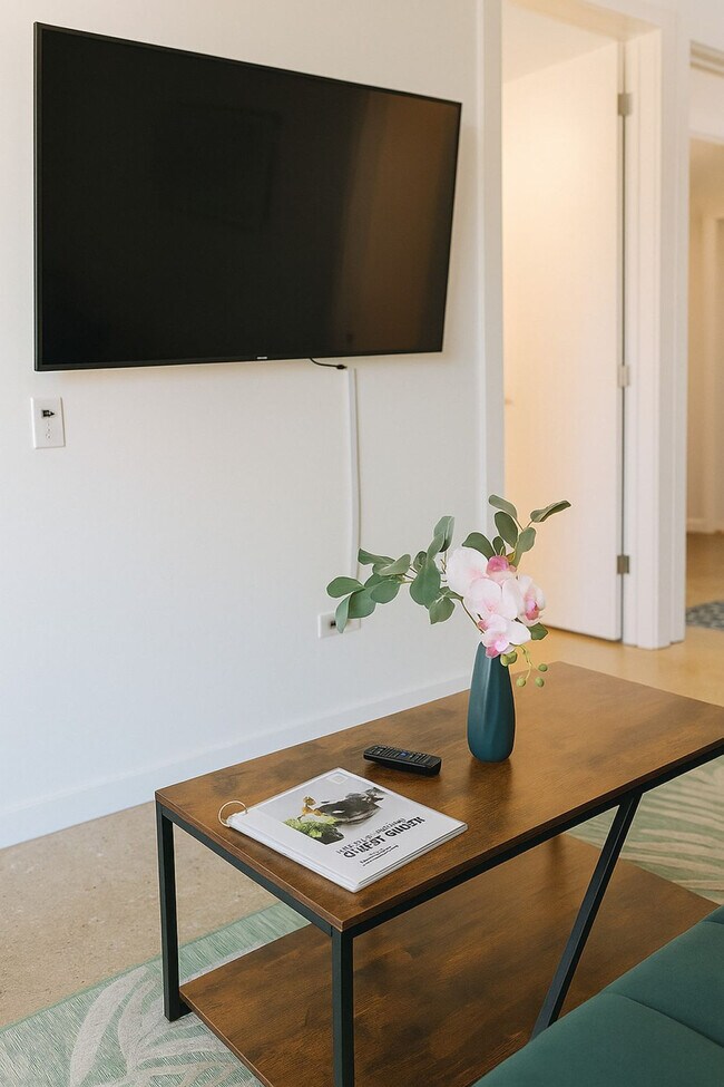 Building Photo - 1049 W Lawrence Ave