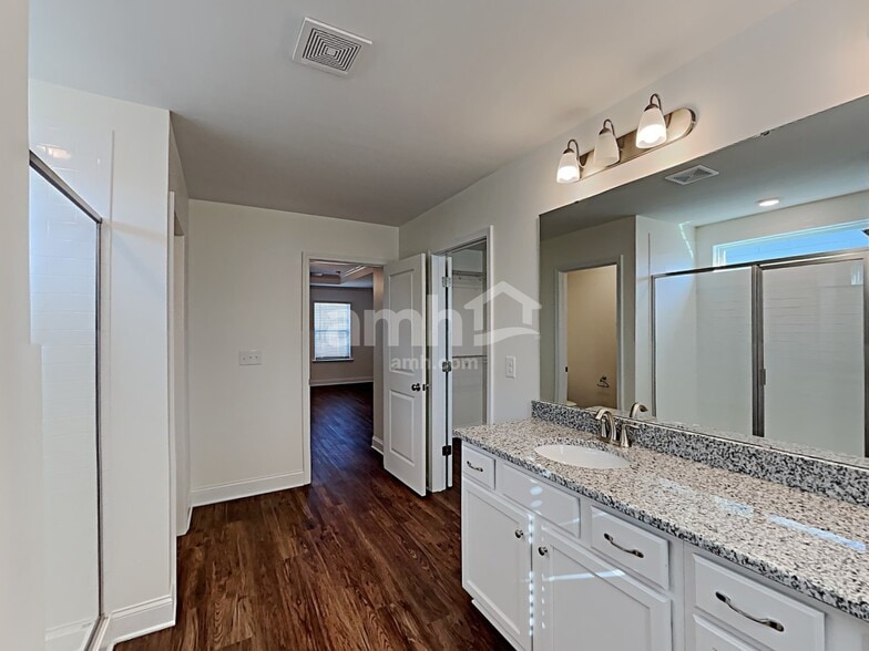 Building Photo - 216 Latitia Lane