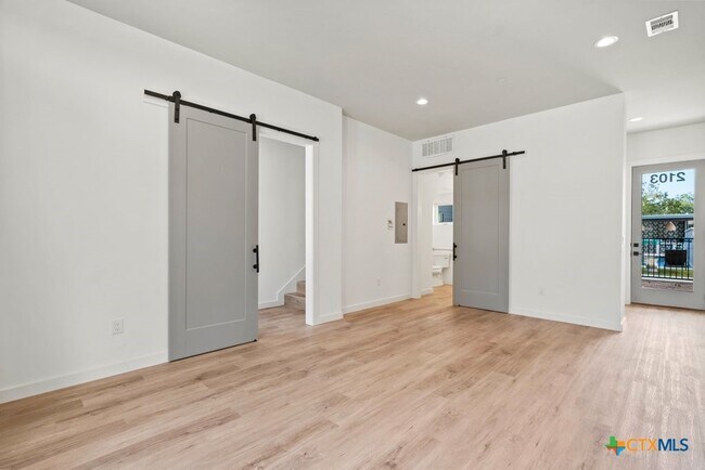 Building Photo - 1208 N Academy Ave