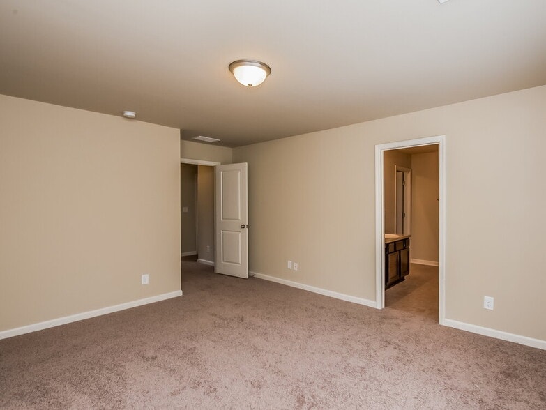 Building Photo - 260 Stillwood Dr