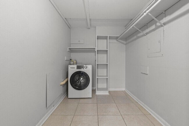 Building Photo - 7900 Westheimer Rd